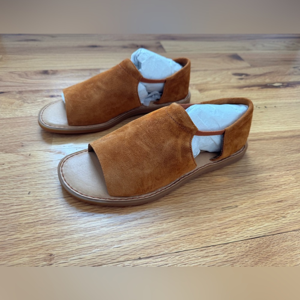 NIB Born Cove Modern Camel Brown Tan Suede 8 39 Sandals